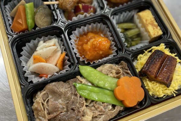 仕出し弁当を福岡市内のイベントに配達してます。