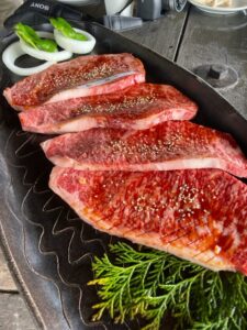 現地で食べた黒毛和牛の焼肉の皿盛