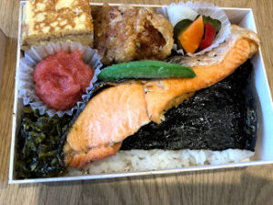 特大鮭弁当の画像