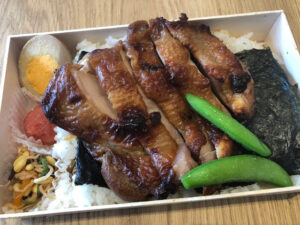 若鶏の照り焼き弁当の画像