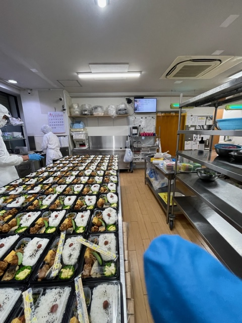 弁当製造の様子