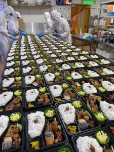 大量弁当製造の様子