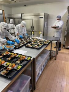 コンサルタントによる現場の監査中