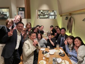 懇親会での様子。焼き鳥美味しかったです。