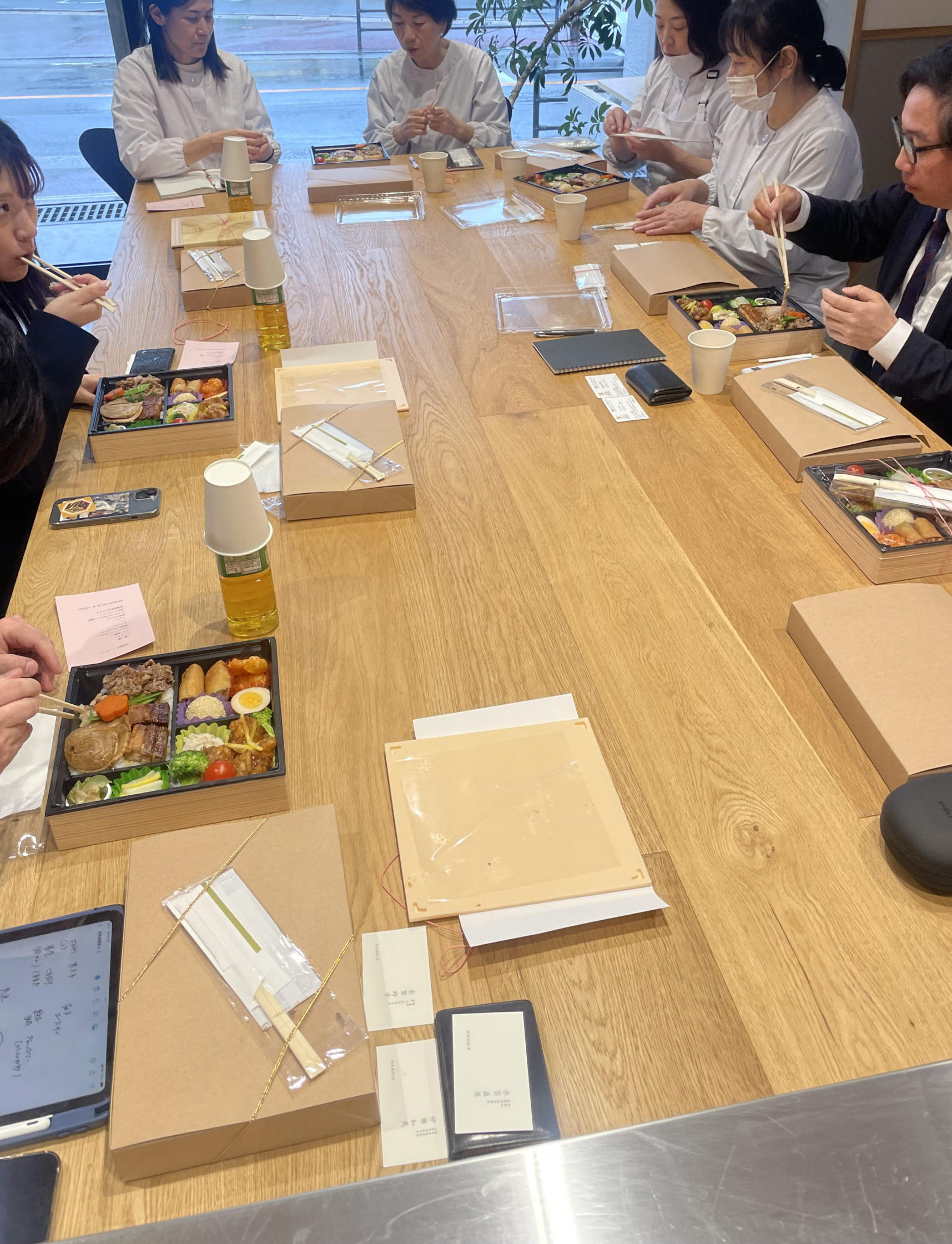 会議での試食の様子