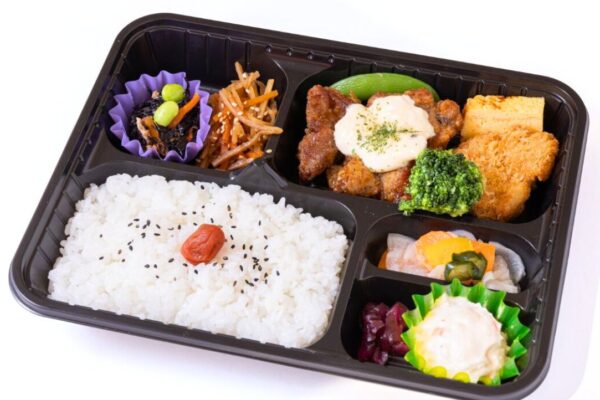 スタッフに大好評のお弁当
